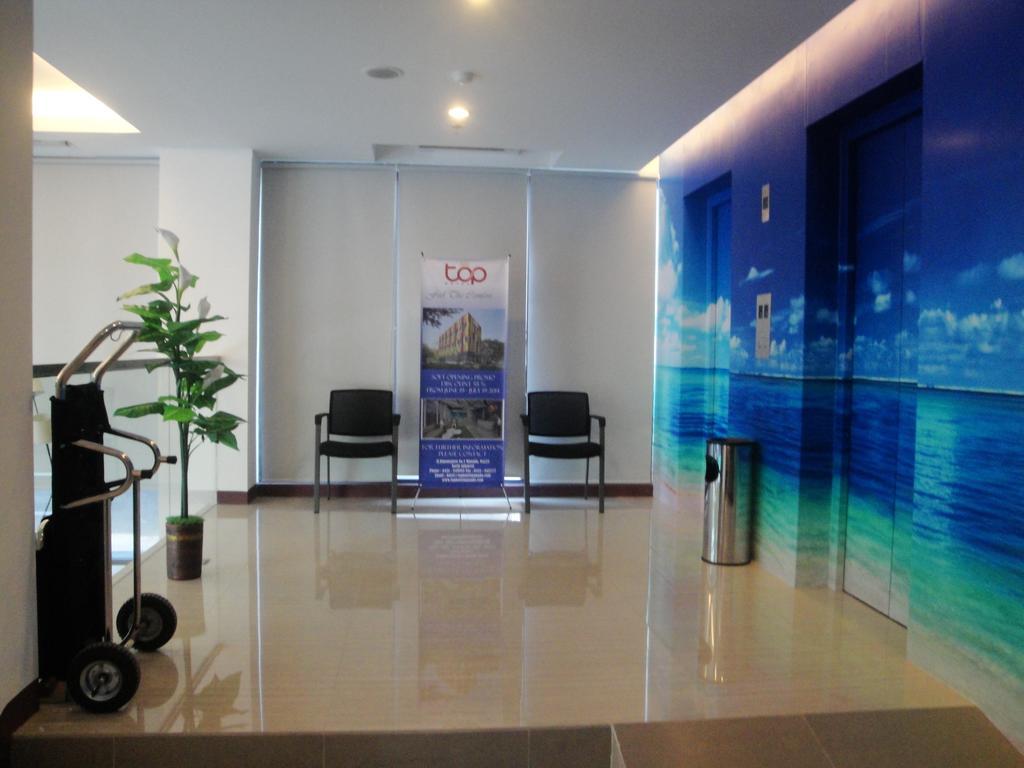 Top Hotel Manado By Gran Puri Exterior photo